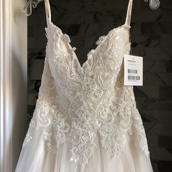 Maggie Soterro Marjorie Wedding Dress and veil. Brand new never worn! Size 6 - 8 - Picture 8 of 16